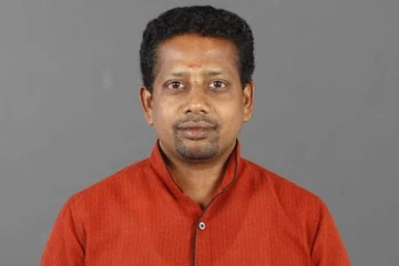 ஆசனத்தில் இருந்துகொண்டு ஜனாதிபதி தனது நிகழ்ச்சிநிரலை முன்னெடுக்கின்றார்: வேலு குமார்