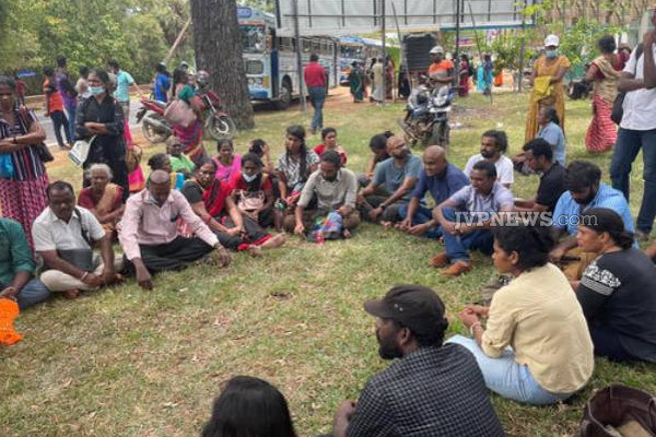 கிளிநொச்சியில் கோட்டா கோ கம ஆர்ப்பாட்டகாரர்கள்! (Photos) | Kilinochchi Gotagogama Protesters Attention Rally
