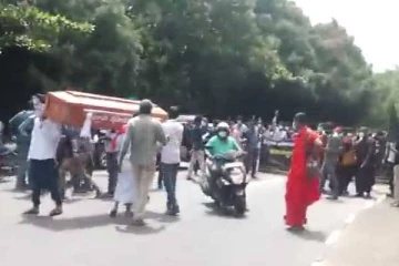 பாராளுமன்ற நுழைவாயிலுக்கு அருகில் பதற்றநிலை!