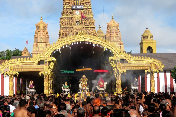 புஷ்கரணி தீர்த்த கேணியில் நீராடிய நல்லூர் கந்தனின் கொடியிறக்கம் | Nallur Kandaswamy Temple Festival 2023