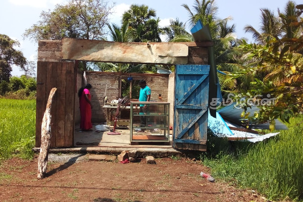 வவுனியாவில் காற்றுடன் கூடிய மழை காரணமாக 12 பேர் பாதிப்பு (Photos) | Disaster In Vavuniya North 12 People Affected