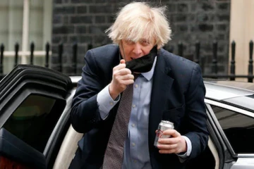 சமூக இடைவெளி விதி நீக்கப்படலாம்! பிரித்தானிய பிரதமர் அறிவிப்பு