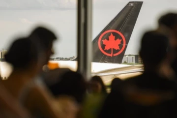அவசரமாக திசை திருப்பப்பட்ட கனடிய விமானம்