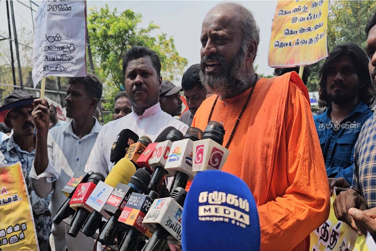 தமிழர்களை அடக்கி ஆளும் சட்டம் நீக்கப்பட வேண்டும்! வேலன் சுவாமிகள் பதிலடி | Velan Swamigal Protest தமிழர்களை அடக்கி ஆளும் சட்டம் நீக்கப்பட வேண்டும்! வேலன் சுவாமிகள் பதிலடி | Velan Swamigal Protest