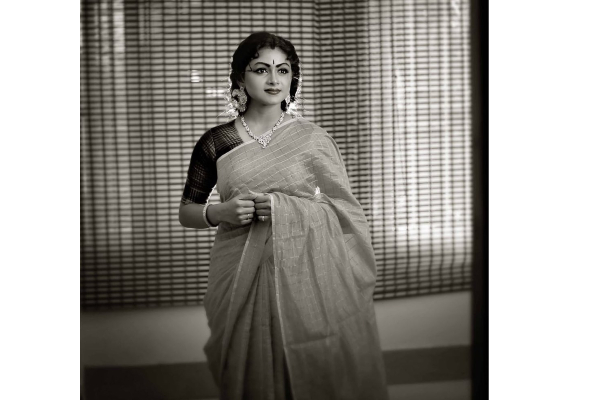 அச்சு அசலாக சாவித்ரியாக மாறிய சீரியல் நடிகை!  கீர்த்தி சுரேஷையும் மிஞ்சி விட்டார் போல | Ctress Reshma Venkatesh In Savithri Getup Goe