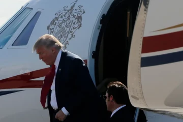 அடுக்கடுக்காக வழக்குகள்; நிதி நெருக்கடி ; சொத்துக்களை விற்கும் டிரம்ப்!