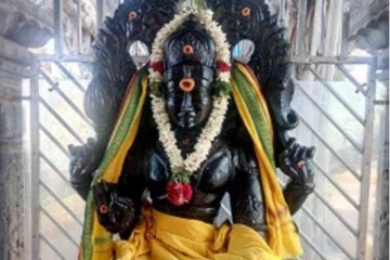 ஆட்டிப்படைக்கும் குரு அள்ளி கொடுக்கிறார்! கொடுக்கும் தெய்வம் யார் யாருக்கு கூரைய பிச்சிட்டு கொடுக்க போகிறார் தெரியுமா?