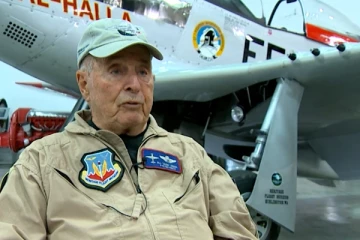 அமெரிக்கா பிரபல விண்வெளி வீரர் விமான விபத்தில் மரணம்