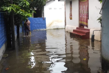 தொடர் மழை; வெள்ளத்தில் தவிக்கும் மட்டக்களப்பு மக்கள்!