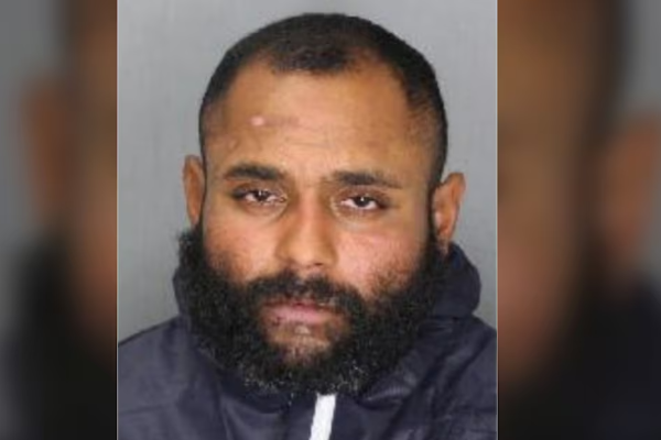 கனடாவில் வீடுகளுக்குள் புகுந்து தகாத செயலில் ஈடுபட்டவர் கைது | Man Accused Of Breaking Into 3 Oshawa Homes கனடாவில் வீடுகளுக்குள் புகுந்து தகாத செயலில் ஈடுபட்டவர் கைது | Man Accused Of Breaking Into 3 Oshawa Homes