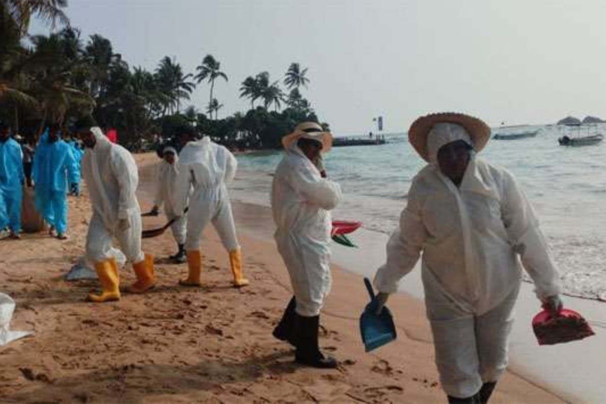 ஈரான் கப்பலுடன் தொடர்புடையவை அல்ல! இலங்கை கடற்கரையில் மிதக்கும் எண்ணெய் படலம் | No Link Between Oil Slick And Iranian Vessel