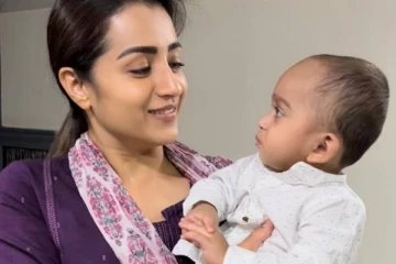 நடிகை திரிஷாவின் கையில் இருக்கும் இந்த குழந்தை யார் தெரியுமா!! வைரலாகும் புகைப்படம்