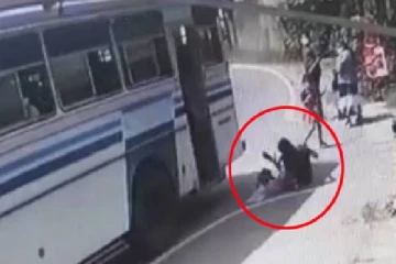 பேருந்து மிதிப் பலகையிலிருந்து விழுந்த பெண்