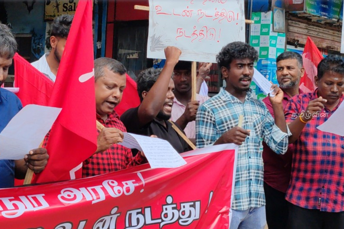 மாகாண சபைத் தேர்தலை உடனடியாக நடத்து! அநுர அரசை வலியுறுத்தி வவுனியாவில் போராட்டம் | Protest In Vavuniya Demanding An Anura Government மாகாண சபைத் தேர்தலை உடனடியாக நடத்து! அநுர அரசை வலியுறுத்தி வவுனியாவில் போராட்டம் | Protest In Vavuniya Demanding An Anura Government