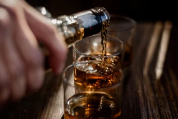 மது விருந்தில் பறிக்கப்பட்ட உயிர் ; உறவினரால் நடத்தப்பட்ட சம்பவம்