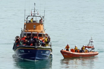 பிரித்தானியாவிடம் பணம் வாங்கிக்கொண்டு புலம்பெயர்வோரை முரட்டுத்தனமாக நடத்தும் பிரான்ஸ் அதிகாரிகள்