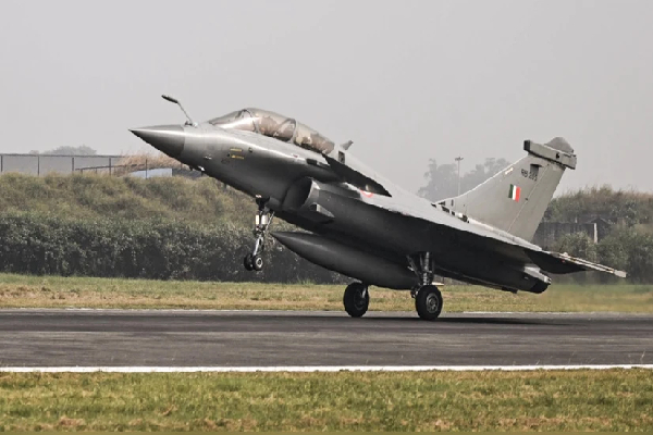 கலங்கப்போகும் போர்க்களம் : உக்ரைனுக்கு வந்து குவியப்போகும் போர் விமானங்கள் | Ukraine Buy Up To 100 Rafale Warplanes From France கலங்கப்போகும் போர்க்களம் : உக்ரைனுக்கு வந்து குவியப்போகும் போர் விமானங்கள் | Ukraine Buy Up To 100 Rafale Warplanes From France