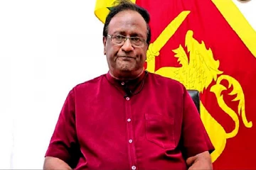சரத் வீரசேகர ஒரு மனநோயாளி; அடித்து விரட்டுங்கள்!