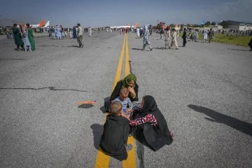 அந்த நரகத்தில் இருந்து காப்பாற்றுங்கள்: கனடாவை கெஞ்சும் ஆப்கான் அகதிகள்