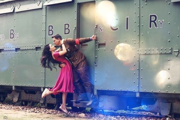 இங்கயும் வந்துட்டாங்கப்பா.. இனி ரயில் நிலையங்களிலும் ஃபோட்டோ ஷூட் எடுக்கலாமாம் - கட்டணம் தெரியுமா? | Railways Allows For Wedding Photoshoots In Train இங்கயும் வந்துட்டாங்கப்பா.. இனி ரயில் நிலையங்களிலும் ஃபோட்டோ ஷூட் எடுக்கலாமாம் - கட்டணம் தெரியுமா? | Railways Allows For Wedding Photoshoots In Train