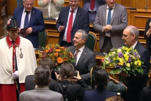 புலம்பெயர்தல் எதிர்ப்புக் கொள்கை கொண்டவர் சுவிஸ் ஜனாதிபதியாக தேர்வு | Guy Parmelin Elected As Swiss President