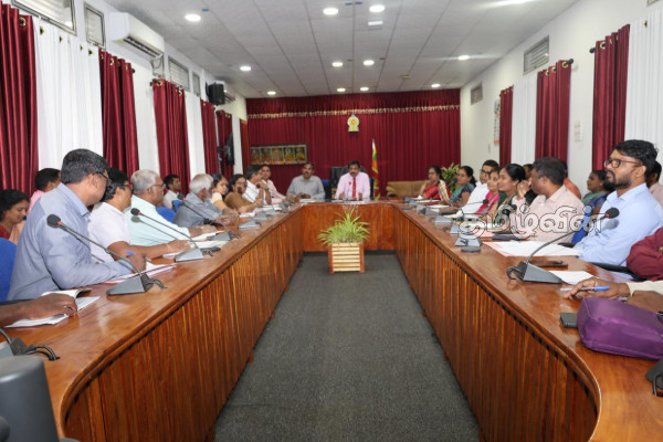 யாழில் நிலவும் சீரற்ற காலநிலை! மாவட்ட அரசாங்க அதிபர் வழங்கியுள்ள அறிவுறுத்தல் | Telephone Number To Receive During A Disaster