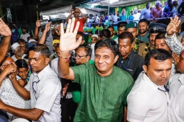 ராஜபக்ச நிழல் அரசுக்கும் உடன் முடிவு கட்ட வேண்டும் : சஜித் வலியுறுத்து (Photos)