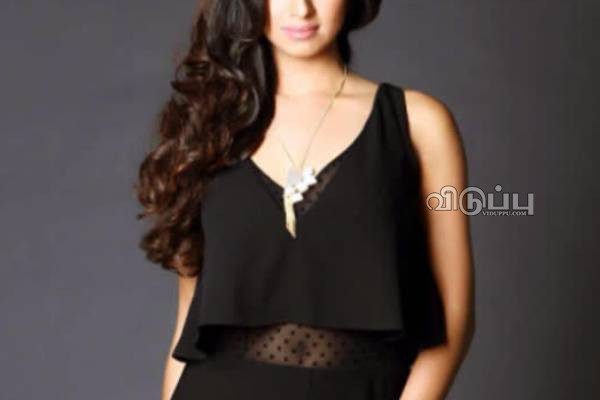 படப்பிடிப்பில் ஹீரோ அதை பிடித்து, வலிக்கிறது சொன்னேன் ஆனால்.. பிரபல நடிகை பரபரப்பு! | Actress About Her Shooting Spot Details