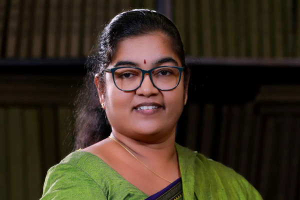 12 வயதுக்குட்பட்ட மாணவர்களுக்கு தொலைபேசி தடை! அரசாங்கத்தின் திட்டம் | Sl Plan To Ban Smartphone School Children Under 12 12 வயதுக்குட்பட்ட மாணவர்களுக்கு தொலைபேசி தடை! அரசாங்கத்தின் திட்டம் | Sl Plan To Ban Smartphone School Children Under 12