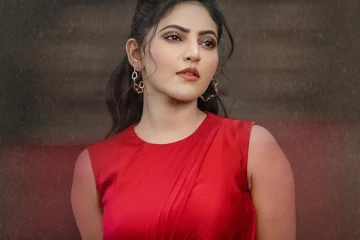 ட்ரெண்டியான ரெட் உடையில் அதுல்யா - அழகிய போட்டோஷூட்