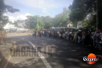 රනිල්ගේ උණුසුම අස්සේ අන්තරෙත් විරෝධතා පා ගමනක් - කොලඹ තවත් පාරවල් වැහේ