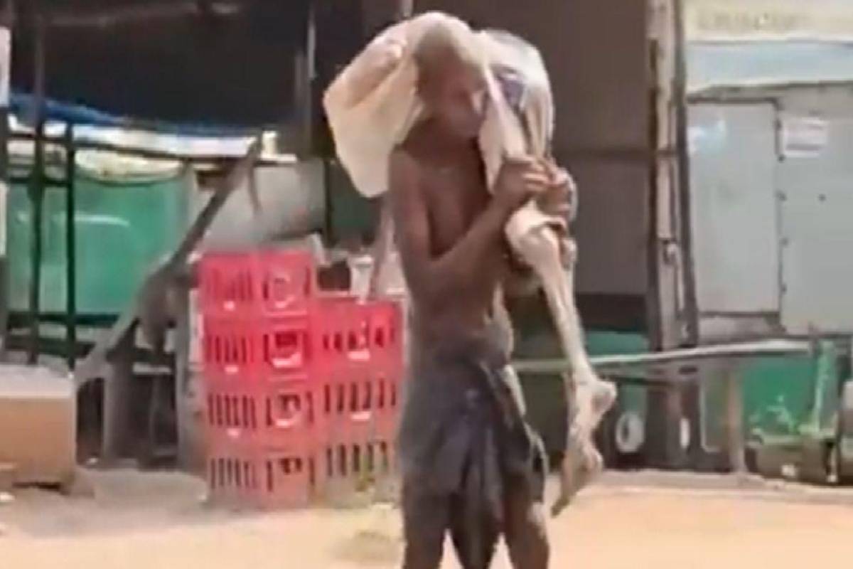Viral Video: வங்கியில் பணம் எடுக்க தங்கையின் எலும்புக்கூட்டைத் தோண்டி எடுத்த நபர் | Man Digs Up Sister S Skeleton Withdraw Money Bank