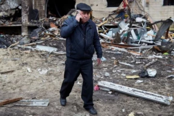 உக்ரைனியர்கள் தங்கள் அன்பிற்குரியவர்களைத் தொடர்பு கொள்வதற்கு வசதியாக கனேடிய தொலைபேசி நிறுவனங்கள் நடவடிக்கை