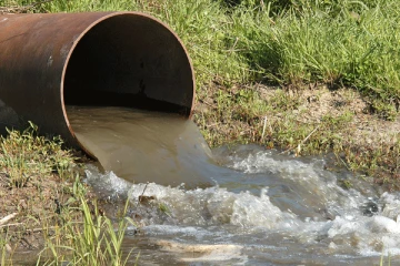 யாழில் உணவக கழிவு நீரை வெளியேற்றியவருக்கு அபராதம்!