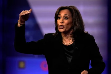 உக்ரைனை ஆக்கிரமித்தால்.. ரஷ்யாவை எச்சரிக்கும் கமலா ஹாரிஸ்!