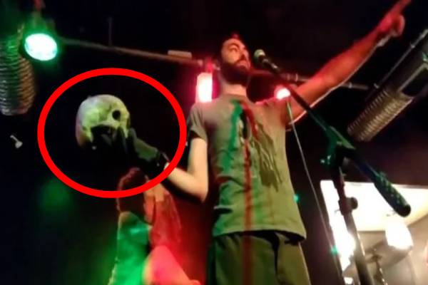 ரஷ்யா கூலிப்படையினர் ஒருவர் கொடூர செயலால்  அதிர்ச்சி! (Video) | Shocked By The Cruel Act Of A Russian