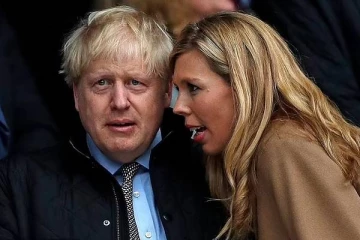 பிரித்தானியாவின் தற்போதைய குழப்பத்திற்கு மொத்த காரணமும் அவர் மனைவி தான்! வெளிவரும் பகீர் பின்னணி