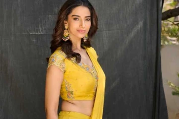 மஞ்சக்காட்டு மைனாவாக மாறிய நடிகை மீனாட்சி செளத்ரி..புகைப்படங்கள் இதோ..