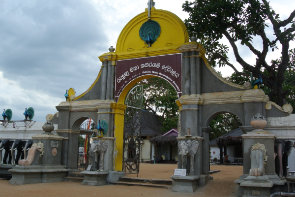 சர்ச்சையை கிளப்பியுள்ள கதிர்காமம் ஆலயத்தின் பொறுப்பாளர் வாகனம்: குற்றப்புலனாய்வு திணைக்களத்தில் முறைப்பாடு | Illegal Import Registration Pujith Jayasundara