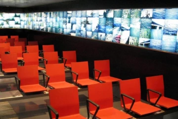 எல்லோரும் வெளியேறுங்கள்... சுவிஸ் ரயில் நிலைய காத்திருக்கும் அறைக்கு நெருப்பு வைத்த நபர்