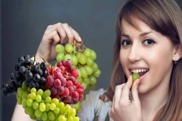 யாரெல்லாம் திராட்சை பழத்தை சாப்பிடக்கூடாது தெரியுமா?