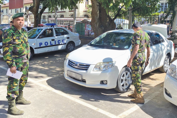 கண்டி மாவட்ட செயலகத்தில் வெடிகுண்டு அச்சுறுத்தல் : காவல்துறையின் அறிவிப்பு | Bomb Threat At Kandy District Secretariat Police கண்டி மாவட்ட செயலகத்தில் வெடிகுண்டு அச்சுறுத்தல் : காவல்துறையின் அறிவிப்பு | Bomb Threat At Kandy District Secretariat Police