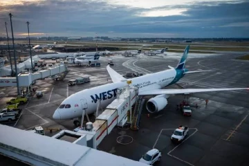 கனடாவின் இரு முக்கிய விமான நிறுவனங்கள் எடுத்த முடிவு: ஆயிரக்கணக்கான பயணிகள் அவதி