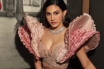 அனேகன் ஹீரோயின் அமைரா தஸ்தூர் லேட்டஸ்ட் ஹாட் ஸ்டில்கள்