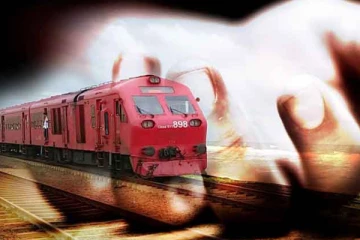 இரு வேறு இடங்களில் ஒரே தொடருந்தில் மோதுண்டு இருவர் பலி