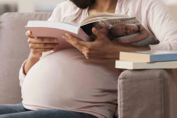 கல்லூரி மாணவிகள் குழந்தை பெற்றால் ரூ.81,000 பரிசு - மக்கள் தொகையை அதிகரிக்க புதிய முயற்சி