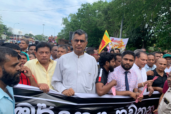 கொழும்பு பொலிஸாரின் இரகசிய முடிவால் பிசுபிசுத்த போராட்டம் | Vigorous Struggle In Colombo