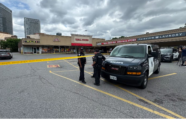 டொரொன்டோவில் பெண் ஒருவர் குத்திக் கொலை | Woman Dead After Stabbing
