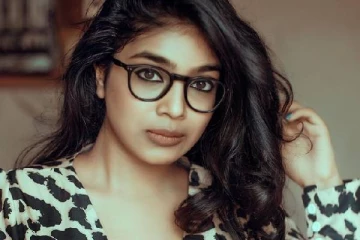 மாலத்தீவில் எல்லைமீறிய போஸ்? விஜே பார்வதி வெளியிட்ட வீடியோவை