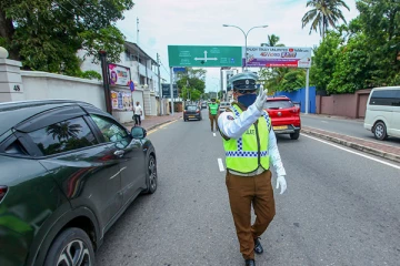 அதிவேக நெடுஞ்சாலையில் விபத்து ; 10 வாகனங்கள் சேதம்
